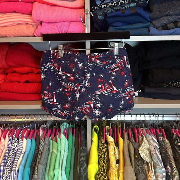 Old Navy navy/red/white sailboats/fireworks 3” cuffed elasticized waist size XS - Picture 3 of 3